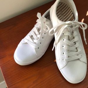 Taos sneaker with great arch support